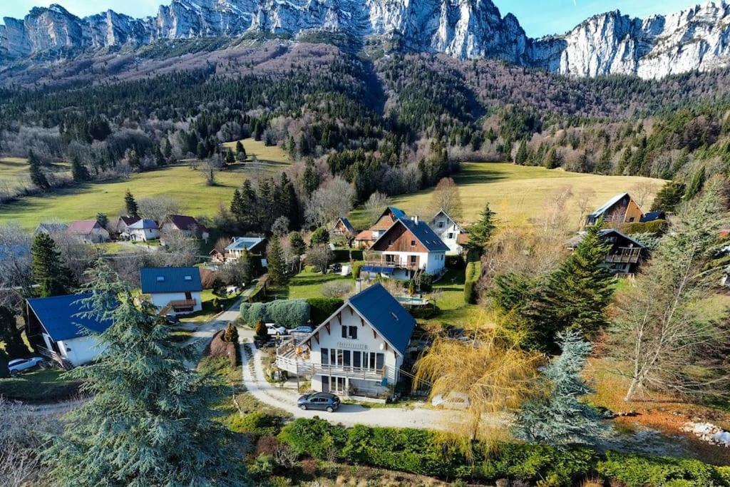 Maison Familiale En Montagne Avec Vue Merveilleuse Sur Le Massif De Belledonne Saint-Bernard  Extérieur photo